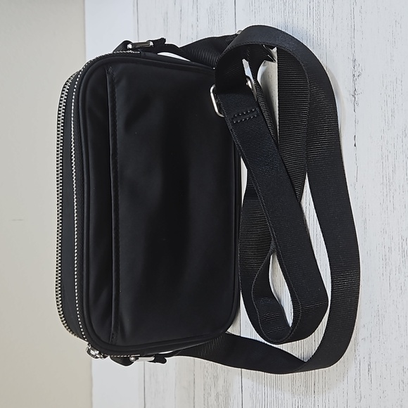 Lululemon crossbody camera bag in black - Picture 12 of 15